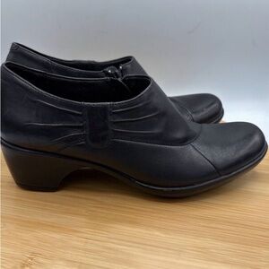 Clarks Womens  Wyld Foxtrot Booties 7.5M Black Ruched Leather side Zip Shootie